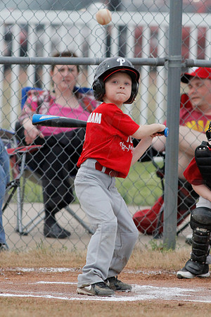 Phillies vs. Razorbacks 5-6 year old baseball 4-3-2014 (© Justin Manning) JWM_0215