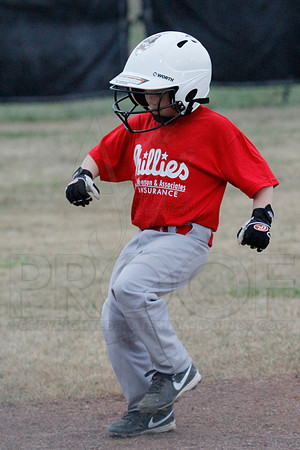 Phillies vs. Razorbacks 5-6 year old baseball 4-3-2014 (© Justin Manning) JWM_0330