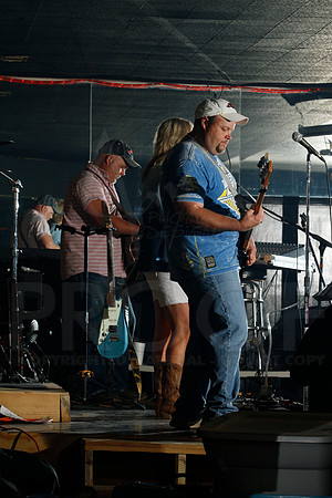 Midnight Hurricanes live at Boogies Bar and Grill 6-14-2014 (© Justin Manning) JWM_0153