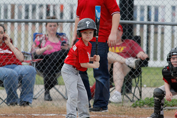 Phillies vs. Razorbacks 5-6 year old baseball 4-3-2014 (© Justin Manning) JWM_0207