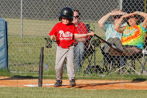 Phillies vs. Razorbacks 5-6 year old baseball 6-3-2014 (© Justin Manning) JWM_0082