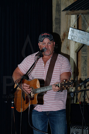 Midnight Hurricanes live at Boogies Bar and Grill 6-14-2014 (© Justin Manning) JWM_0116