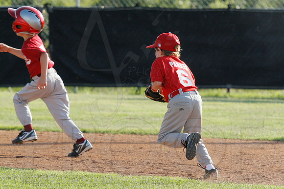 Phillies vs. Razorbacks 5-6 year old baseball 6-3-2014 (© Justin Manning) JWM_0006