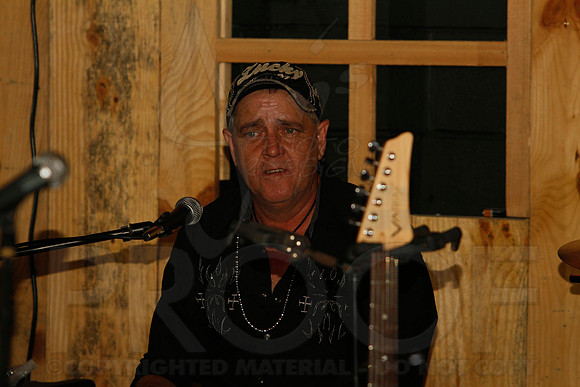 Midnight Hurricanes live at Boogies Bar and Grill 6-14-2014 (© Justin Manning) JWM_0113