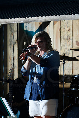 Midnight Hurricanes live at Boogies Bar and Grill 6-14-2014 (© Justin Manning) JWM_0051