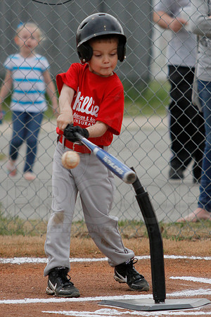 Phillies vs. Razorbacks 5-6 year old baseball 4-3-2014 (© Justin Manning) JWM_0003