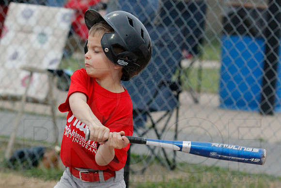 Phillies vs. Razorbacks 5-6 year old baseball 4-3-2014 (© Justin Manning) JWM_0319