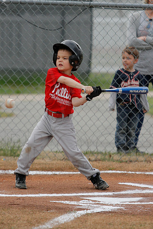 Phillies vs. Razorbacks 5-6 year old baseball 4-3-2014 (© Justin Manning) JWM_0001