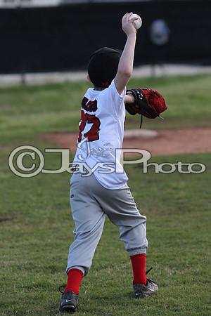Bomb Squad vs Tigers 6-7 year old (Pitching Machine) 4-27-2015 (©Justin Manning) JWM_0076