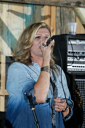 Midnight Hurricanes live at Boogies Bar and Grill 6-14-2014 (© Justin Manning) JWM_0155
