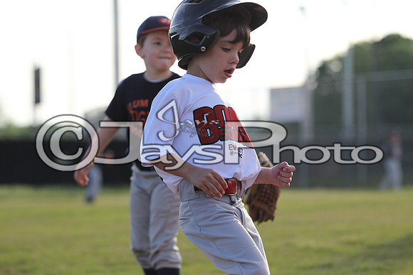 Bomb Squad vs Tigers 6-7 year old (Pitching Machine) 4-27-2015 (©Justin Manning) JWM_0175