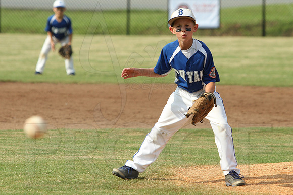 Benton-Midkiff vs. Bryant-Griffin 8 year old (Cal Ripken) 7-20-2014 (©Justin Manning) JWM_379