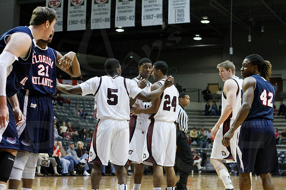 FAU @ UALR 1-24-13 (Justin Manning)0071