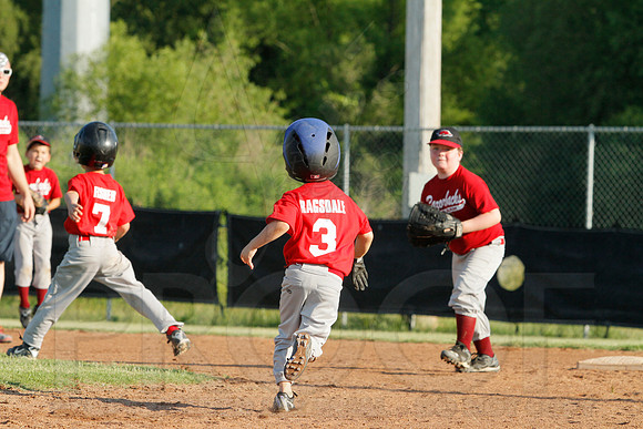 Phillies vs. Razorbacks 5-6 year old baseball 6-3-2014 (© Justin Manning) JWM_0117