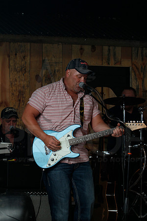 Midnight Hurricanes live at Boogies Bar and Grill 6-14-2014 (© Justin Manning) JWM_0125