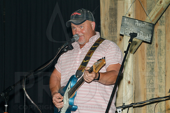 Midnight Hurricanes live at Boogies Bar and Grill 6-15-2014 (© Justin Manning) JWM_0208
