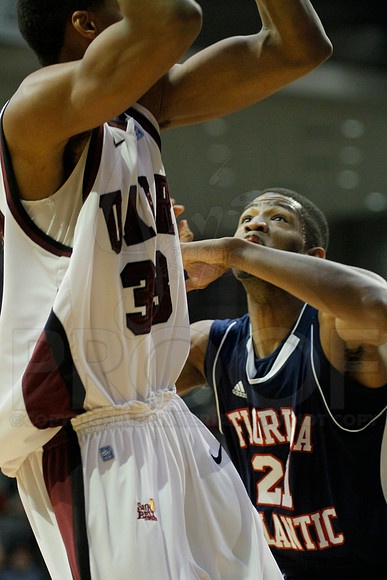 FAU @ UALR 1-24-13 (Justin Manning)0382