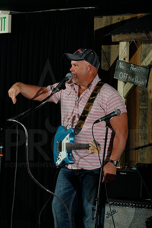 Midnight Hurricanes live at Boogies Bar and Grill 6-14-2014 (© Justin Manning) JWM_0082