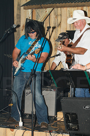 Midnight Hurricanes live at Boogies Bar and Grill 6-15-2014 (© Justin Manning) JWM_0278