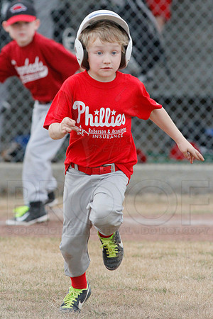 Phillies vs. Razorbacks 5-6 year old baseball 4-3-2014 (© Justin Manning) JWM_0223