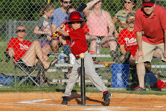 Phillies vs. Razorbacks 5-6 year old baseball 6-3-2014 (© Justin Manning) JWM_0198