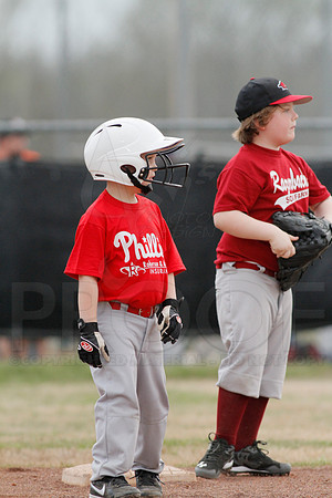 Phillies vs. Razorbacks 5-6 year old baseball 4-3-2014 (© Justin Manning) JWM_0128
