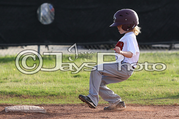 Bomb Squad vs Tigers 6-7 year old (Pitching Machine) 4-27-2015 (©Justin Manning) JWM_0106