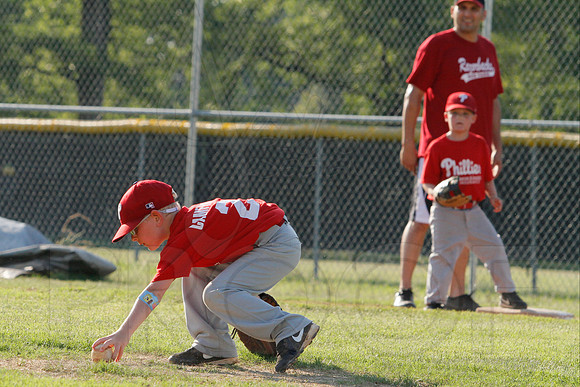 Phillies vs. Razorbacks 5-6 year old baseball 6-3-2014 (© Justin Manning) JWM_0075