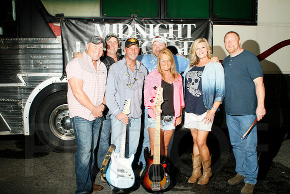 Midnight Hurricanes live at Boogies Bar and Grill 6-14-2014 (© Justin Manning) JWM_0019