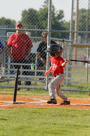 Phillies vs. Razorbacks 5-6 year old baseball 6-3-2014 (© Justin Manning) JWM_0024