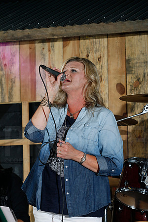 Midnight Hurricanes live at Boogies Bar and Grill 6-14-2014 (© Justin Manning) JWM_0077