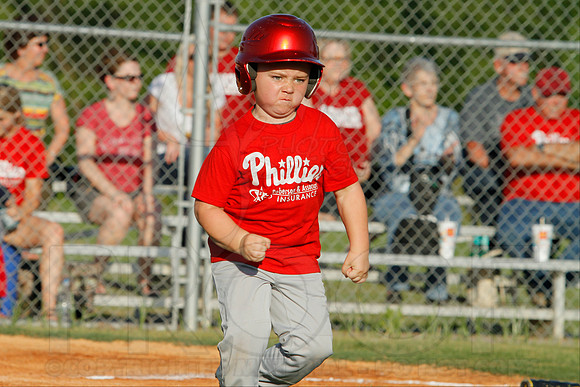Phillies vs. Razorbacks 5-6 year old baseball 6-3-2014 (© Justin Manning) JWM_0184