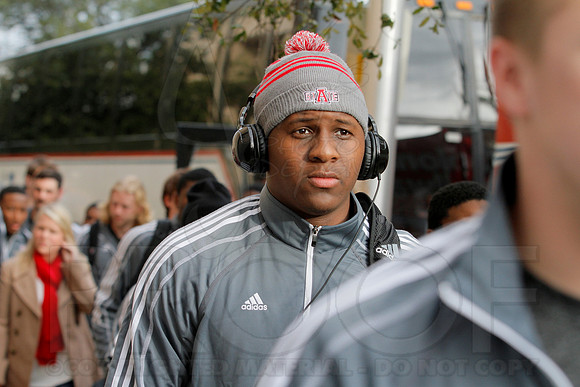 Player welcoming to hotel 1-1-14 (©Justin Manning) (©Justin Manning) JWM_0037