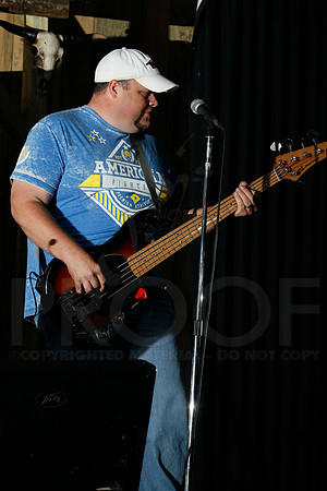 Midnight Hurricanes live at Boogies Bar and Grill 6-14-2014 (© Justin Manning) JWM_0032