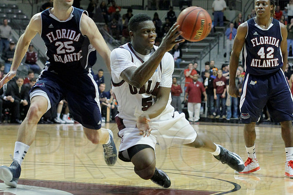 FAU @ UALR 1-24-13 (Justin Manning)0447