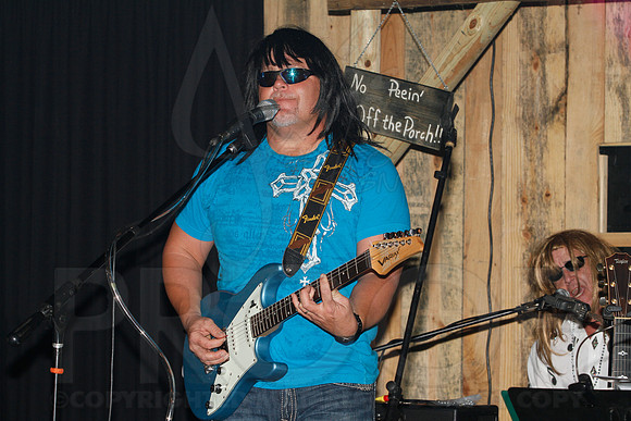 Midnight Hurricanes live at Boogies Bar and Grill 6-15-2014 (© Justin Manning) JWM_0262