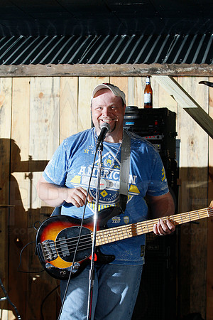 Midnight Hurricanes live at Boogies Bar and Grill 6-14-2014 (© Justin Manning) JWM_0127