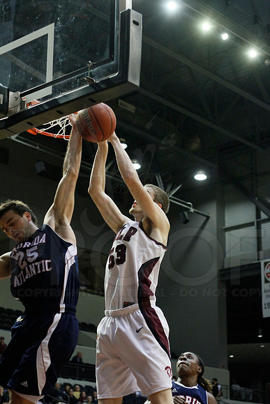 FAU @ UALR 1-24-13 (Justin Manning)0085