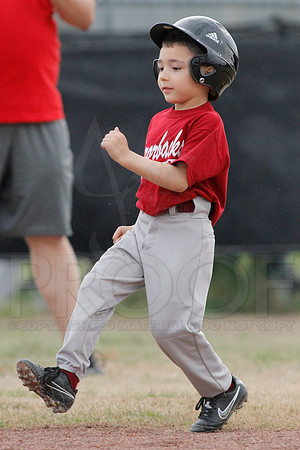 Phillies vs. Razorbacks 5-6 year old baseball 4-3-2014 (© Justin Manning) JWM_0065