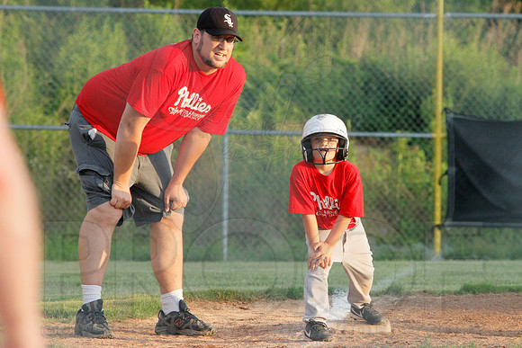 Phillies vs. Razorbacks 5-6 year old baseball 6-3-2014 (© Justin Manning) JWM_0222