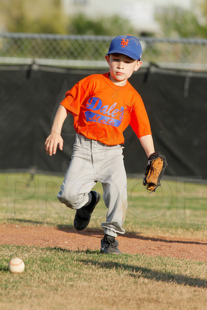 Panthers @ Mets 5-6 year old baseball 4-22-2014 (© Justin Manning) JWM_0020