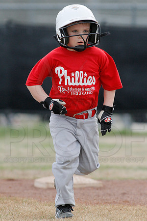 Phillies vs. Razorbacks 5-6 year old baseball 4-3-2014 (© Justin Manning) JWM_0142
