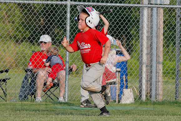Phillies vs. Razorbacks 5-6 year old baseball 6-3-2014 (© Justin Manning) JWM_0108