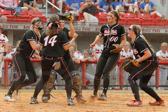 5A State Softball Finals Vilonia vs. White Hall 5-23-2014 (© Justin Manning) JWM_0393