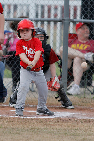 Phillies vs. Razorbacks 5-6 year old baseball 4-3-2014 (© Justin Manning) JWM_0260
