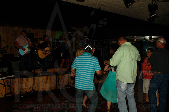 Midnight Hurricanes live at Boogies Bar and Grill 6-15-2014 (© Justin Manning) JWM_0237