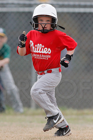 Phillies vs. Razorbacks 5-6 year old baseball 4-3-2014 (© Justin Manning) JWM_0105