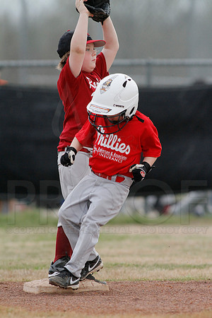 Phillies vs. Razorbacks 5-6 year old baseball 4-3-2014 (© Justin Manning) JWM_0118