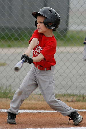 Phillies vs. Razorbacks 5-6 year old baseball 4-3-2014 (© Justin Manning) JWM_0002