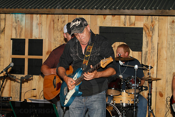 Midnight Hurricanes live at Boogies Bar and Grill 6-14-2014 (© Justin Manning) JWM_0183